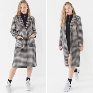 URBAN OUTFITTERS LONG LINE BLACK AND WHITE CHECK COAT SIZE SMALL